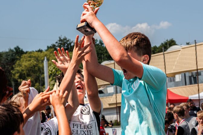 Sonne, Spannung und Spitzenfußball beim Schlosser-Cup in Eppertshausen